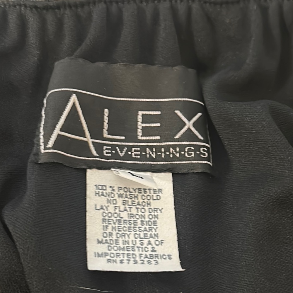 ALEX EVENINGS Elegant Black Ruffle Hem Skirt. Knee length. Lined. Size L - Picture 4 of 8